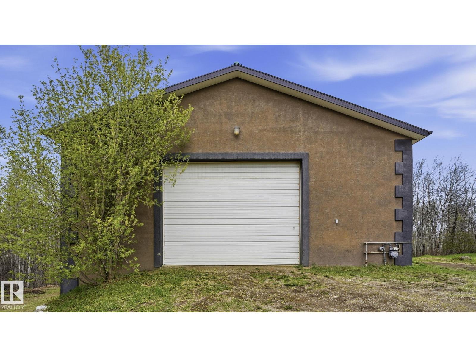#22 52421 RGE ROAD 15