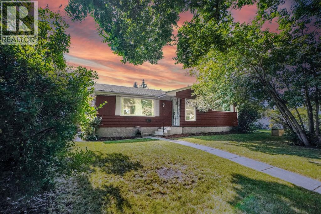 1447 Northmount Drive NW