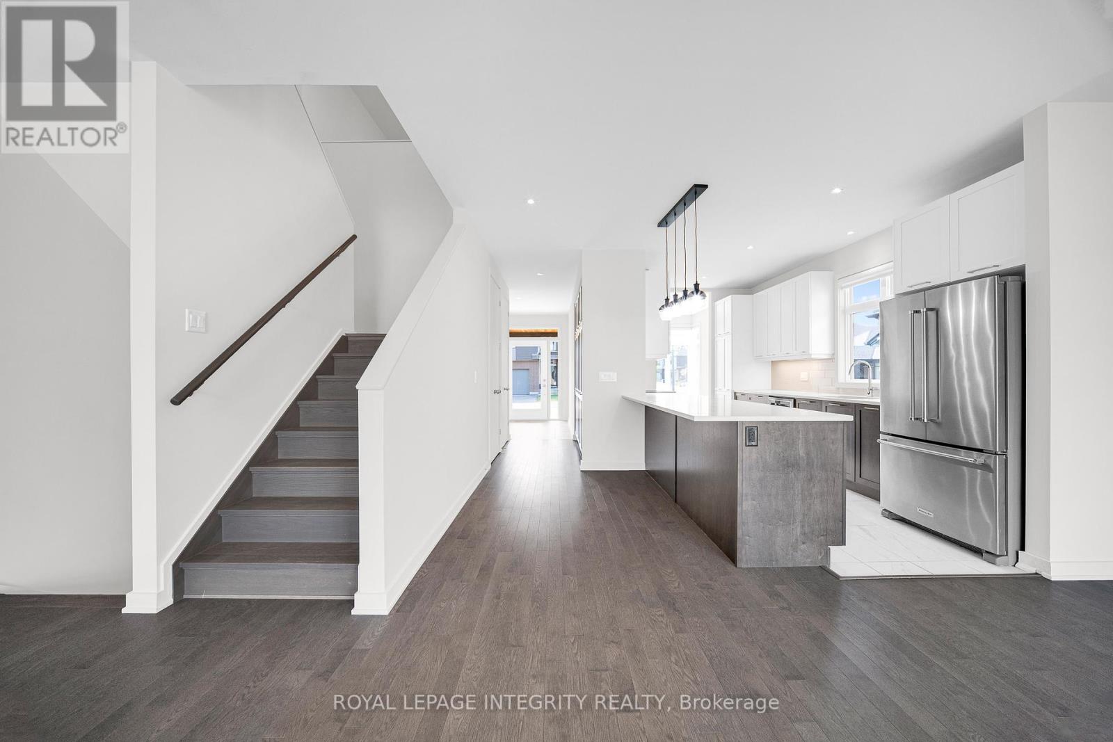 925 ISLINGTON WAY