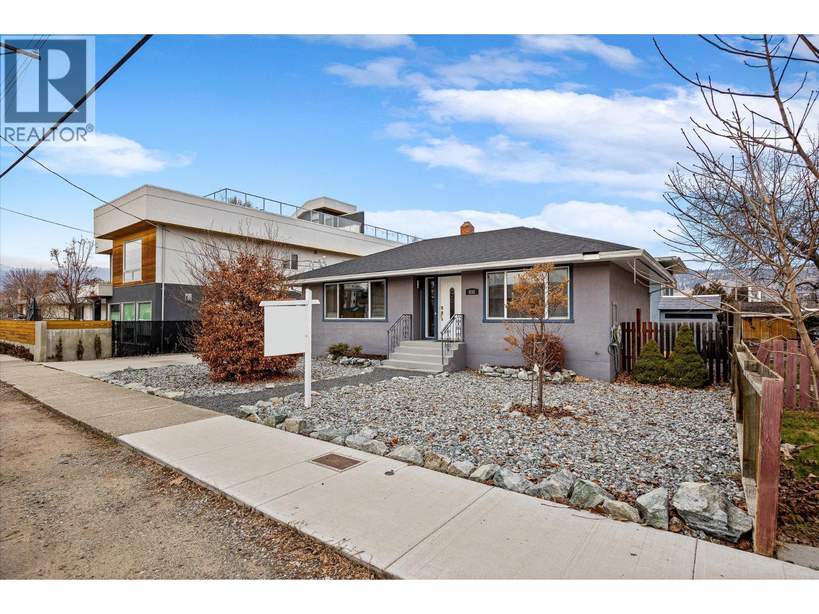 932-930 Lawson Avenue