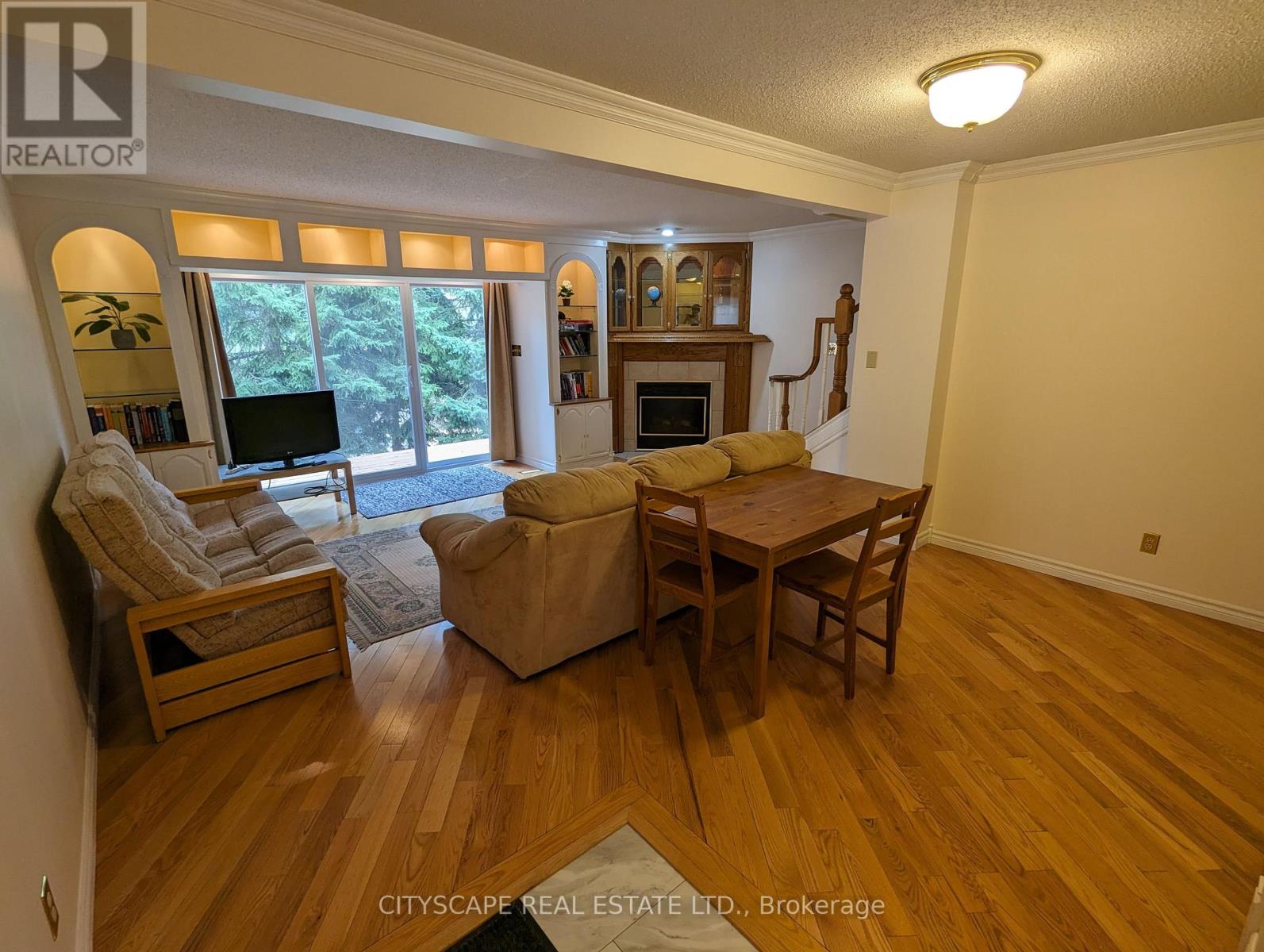 17 - 250 KEATS WAY
