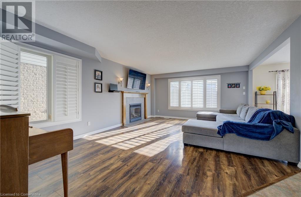 37 GREY OAK Drive