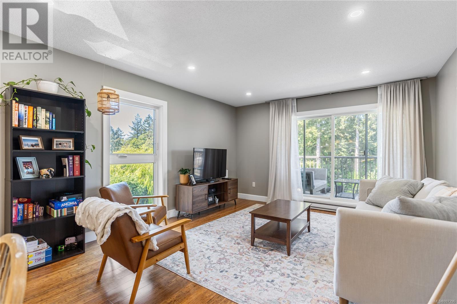 405 4030 Quadra St
