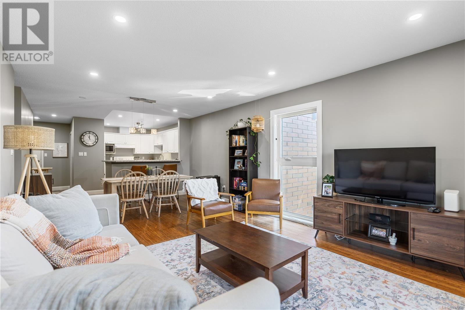 405 4030 Quadra St