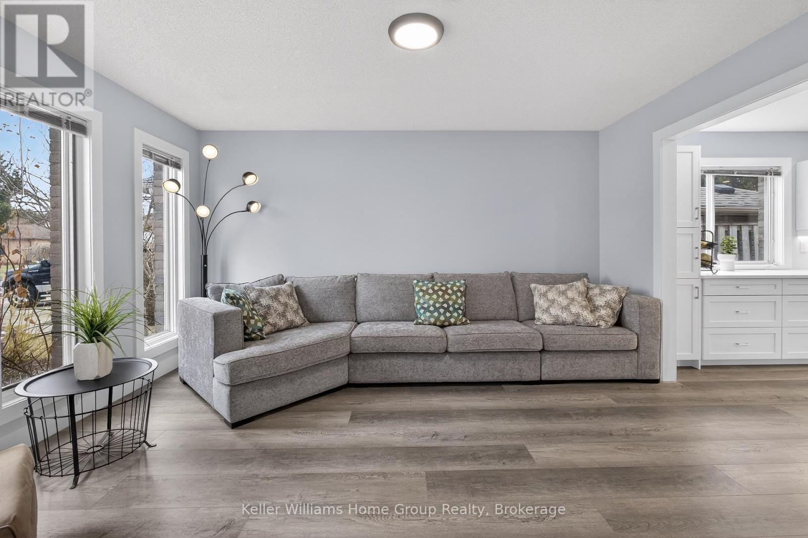 42 FRESHMEADOW WAY
