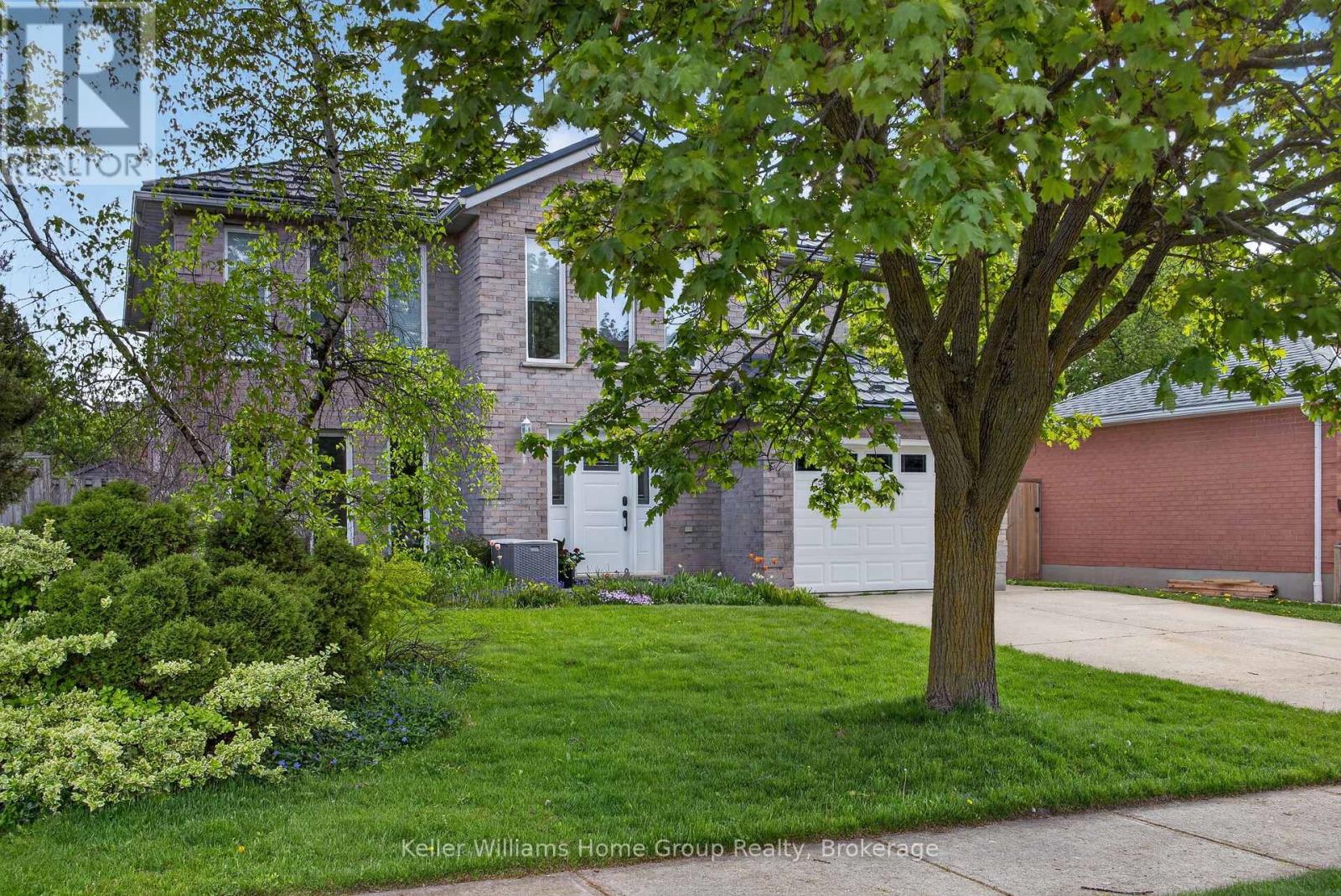 42 FRESHMEADOW WAY