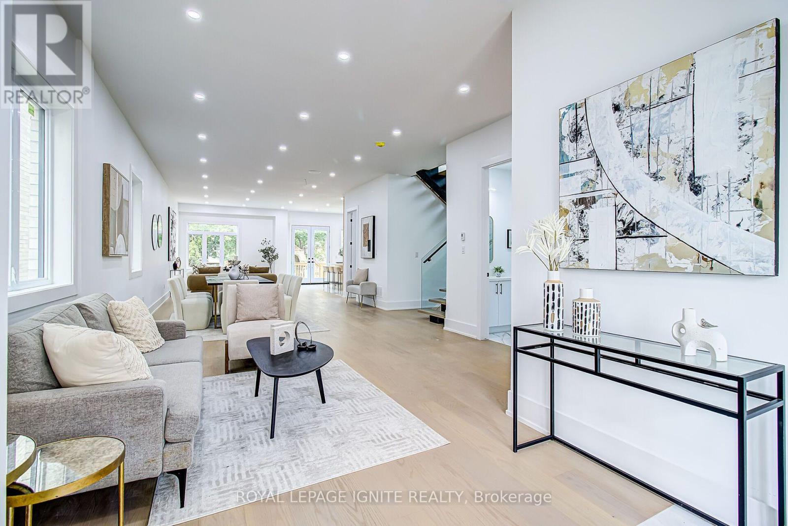 6 MCCOWAN ROAD