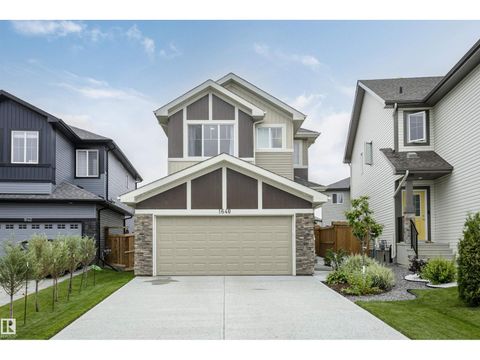 1640 ERKER WY NW Edmonton AB T6M0Z8