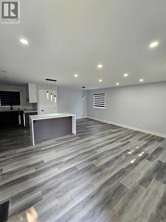 327 Rundleview Drive NE