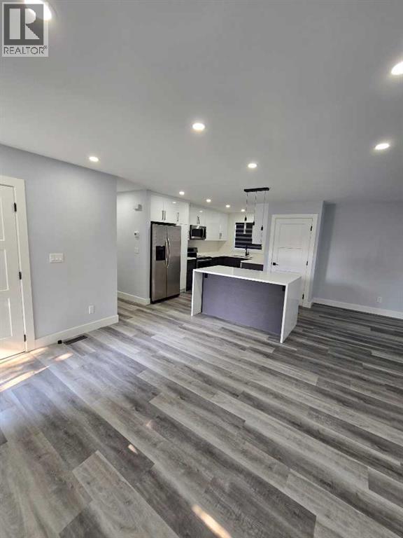 327 Rundleview Drive NE