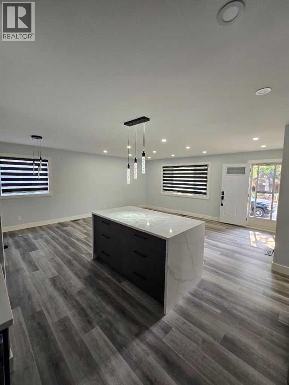 327 Rundleview Drive NE
