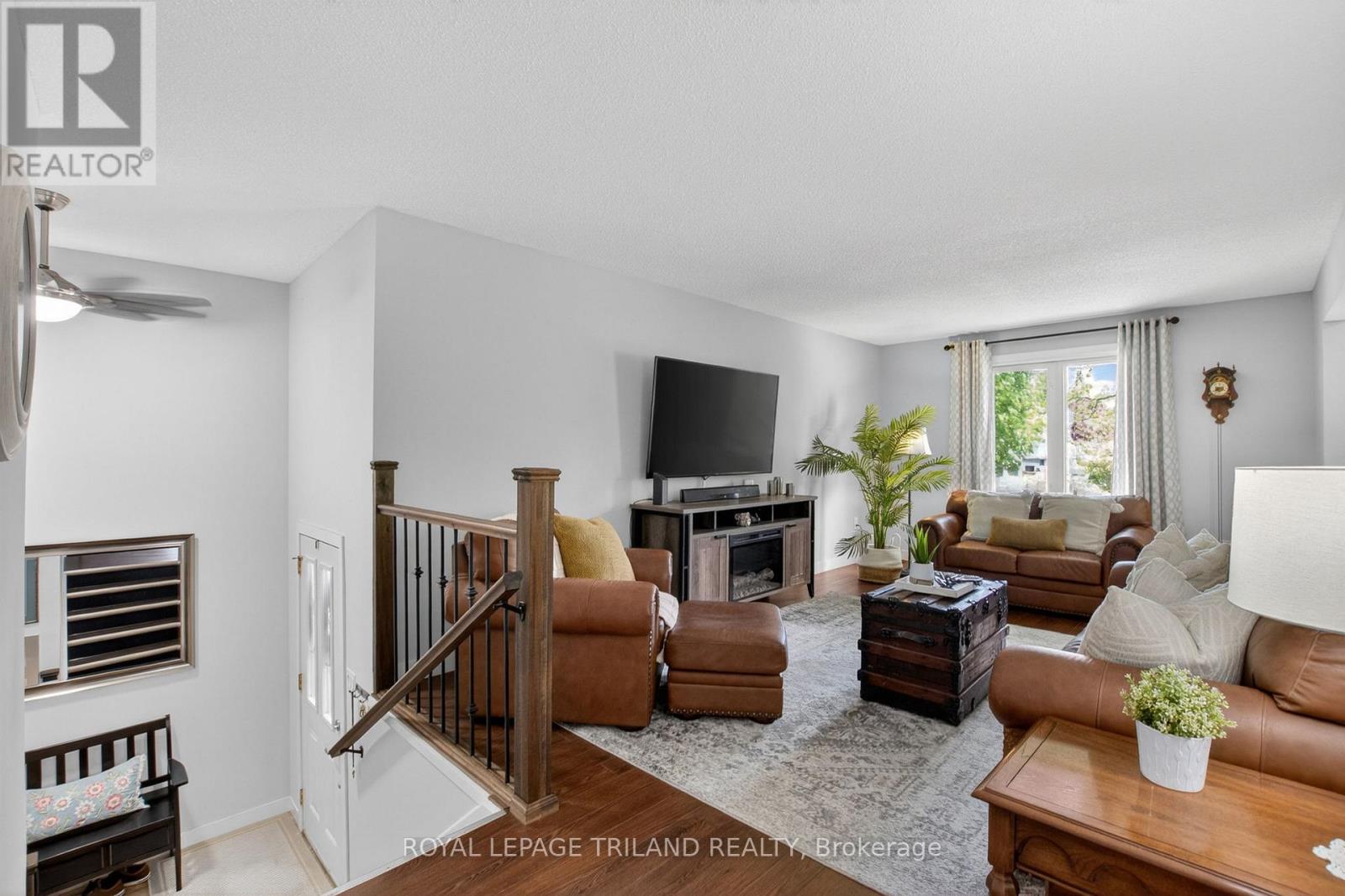 31 BEECHBANK CRESCENT