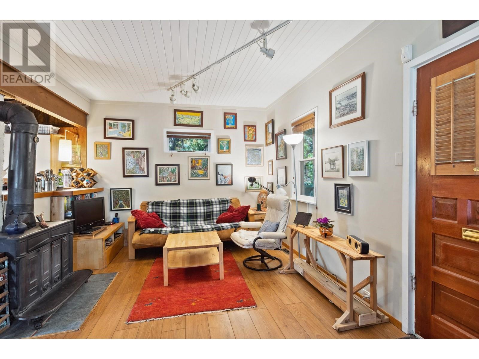 713 E ST. JAMES ROAD