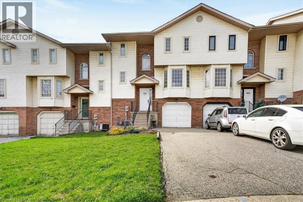 636 GRANGE Crescent