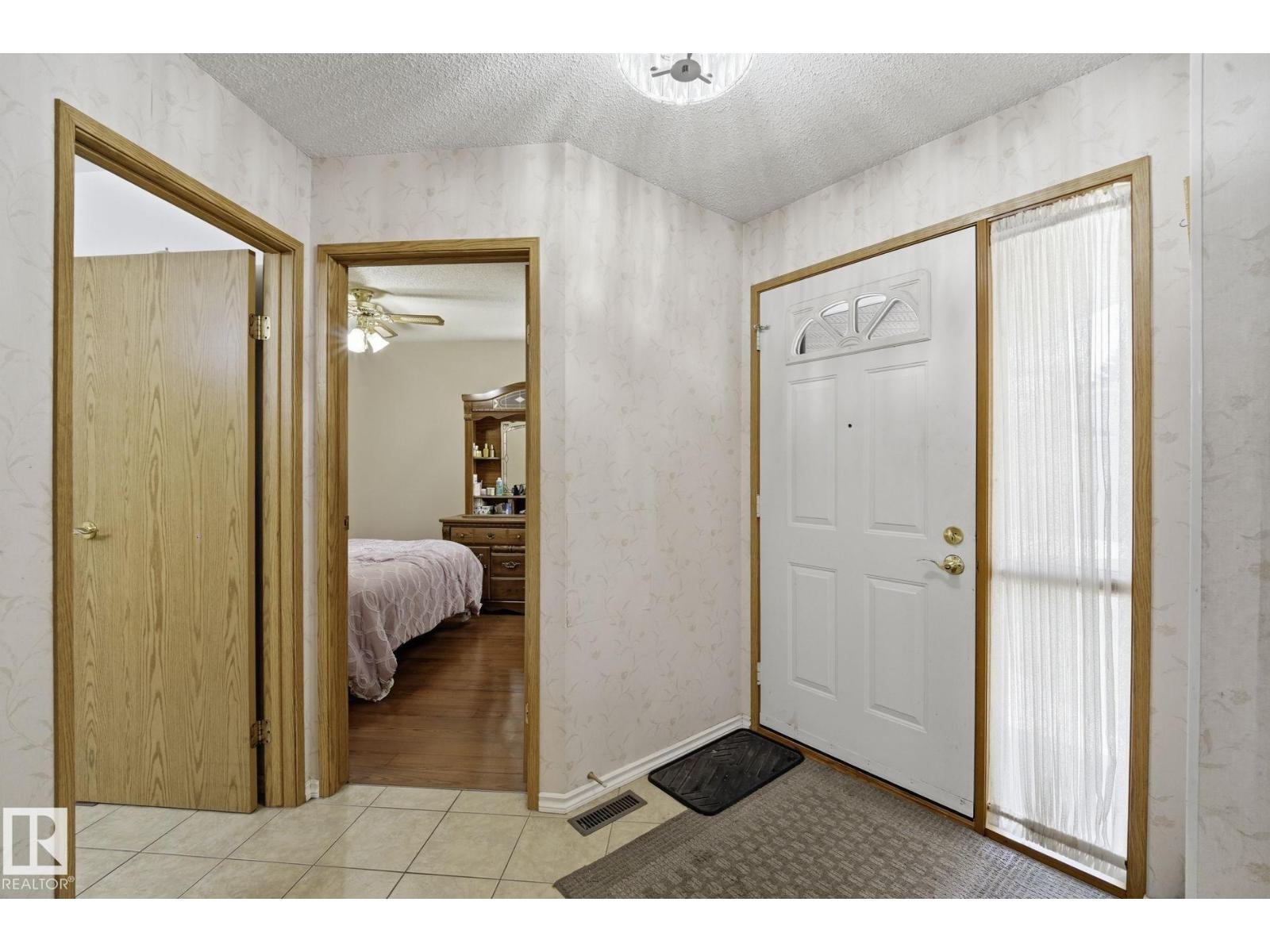 10840 25 AV NW