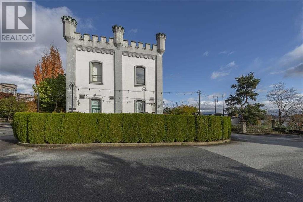 319 GOVERNORS COURT