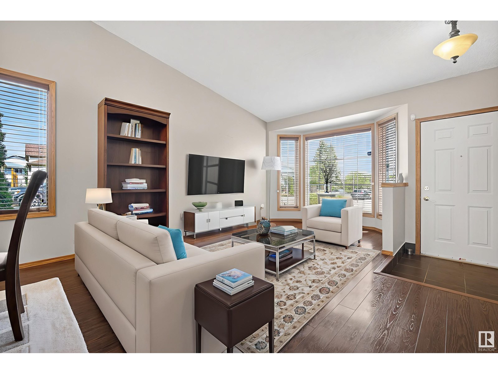 3627 40 AV NW