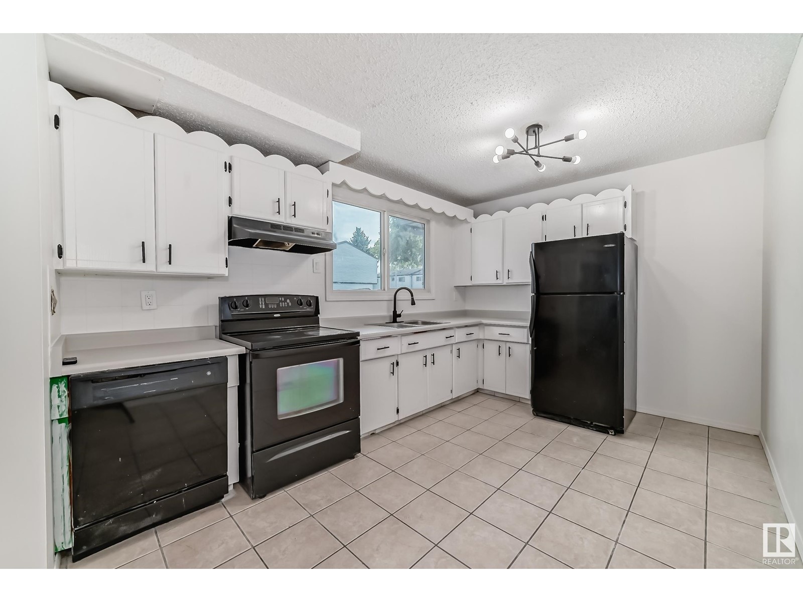 2645 135 AV NW