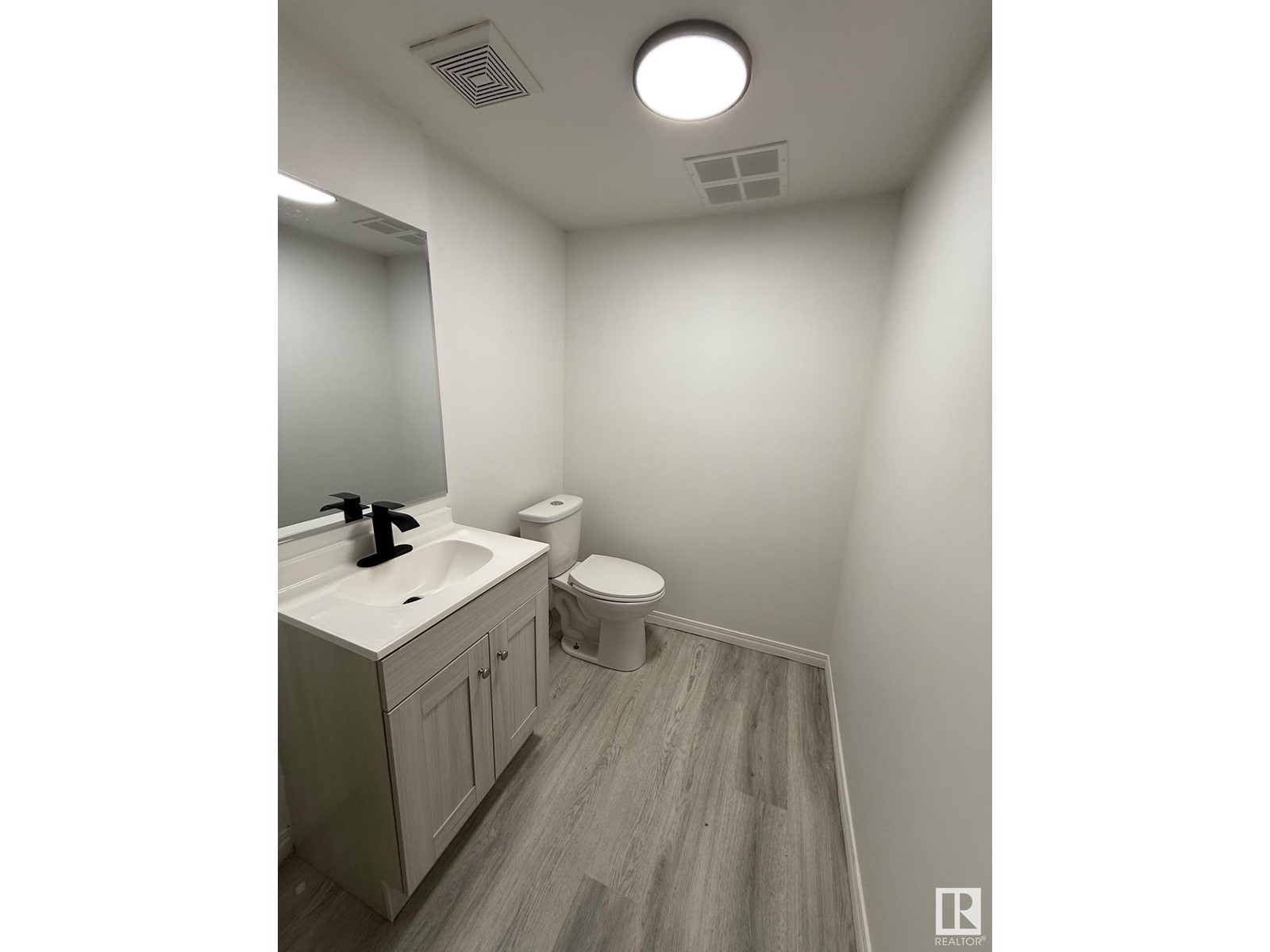 2645 135 AV NW