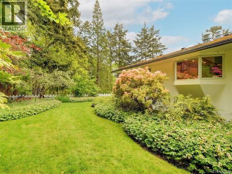 2559 Bermuda Pl Saanich BC V8P3G2