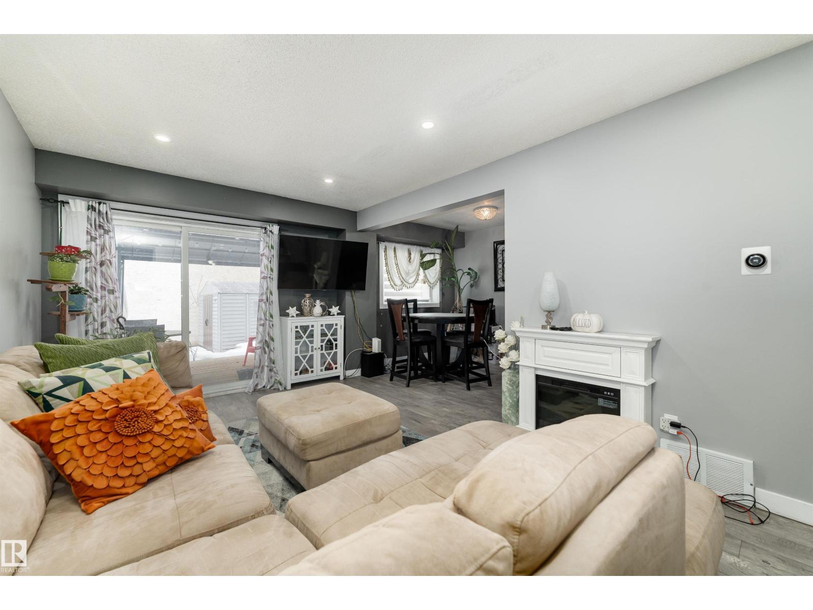 110 CENTENNIAL CO NW