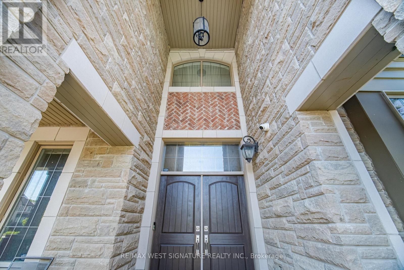 56 SIR HENRY COURT
