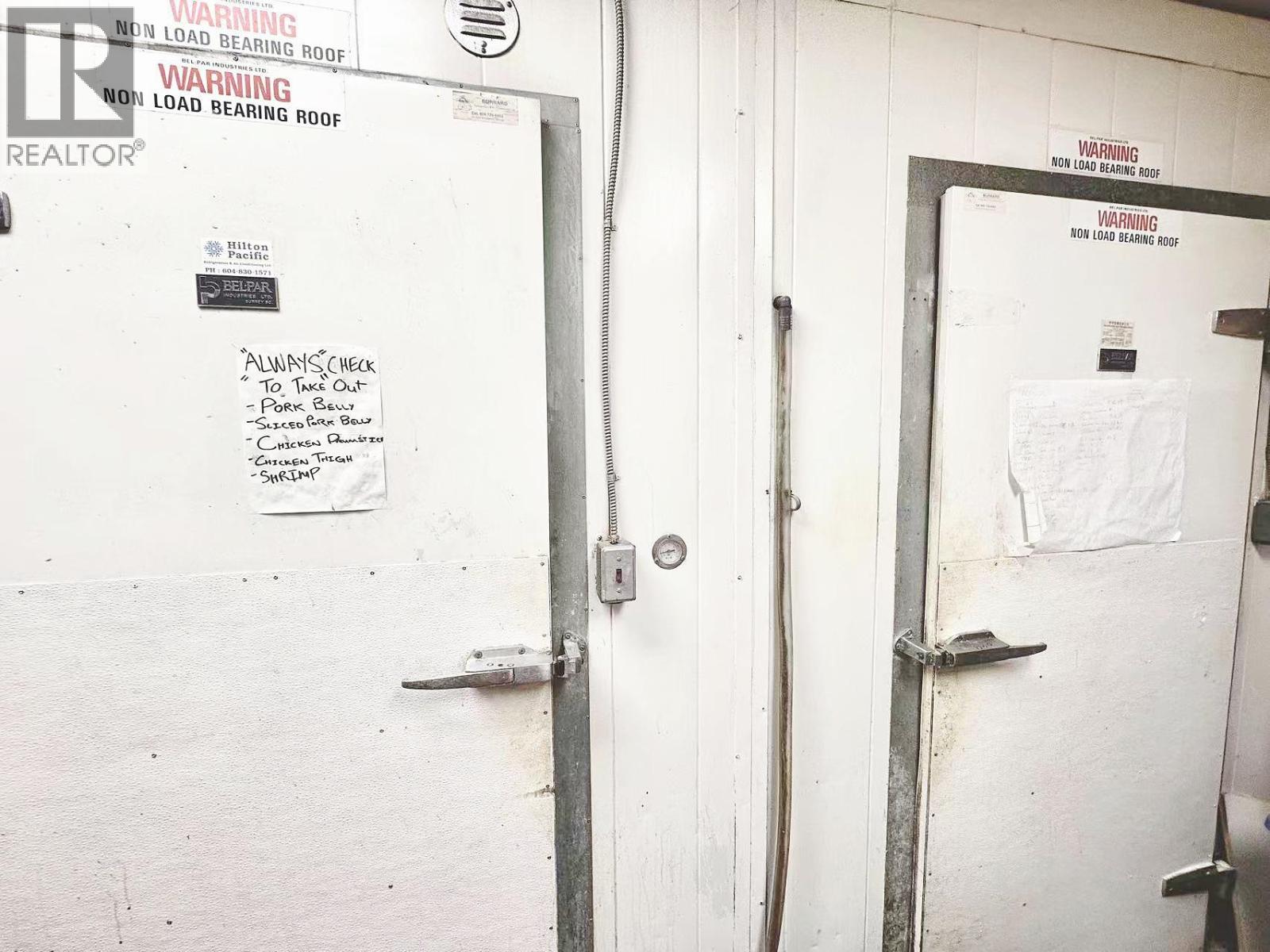 B8 5728 UNIVERSITY BOULEVARD