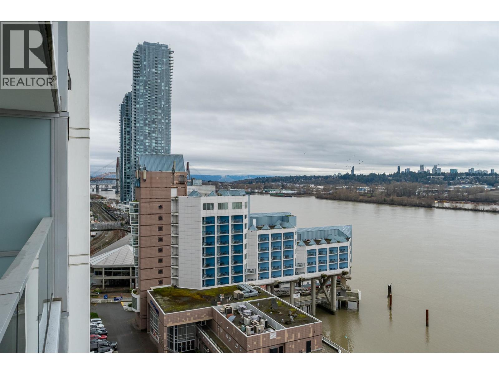 1310 988 QUAYSIDE DRIVE