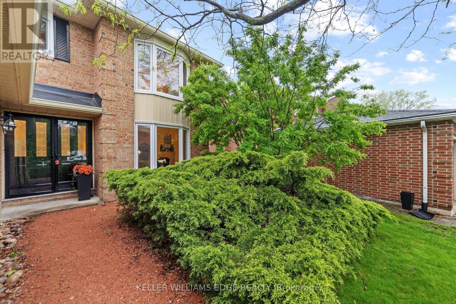 2095 FALLINGBROOK COURT