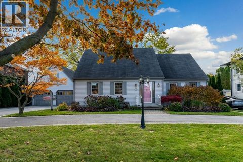 24 LAKE Street Grimsby ON L3M2G7