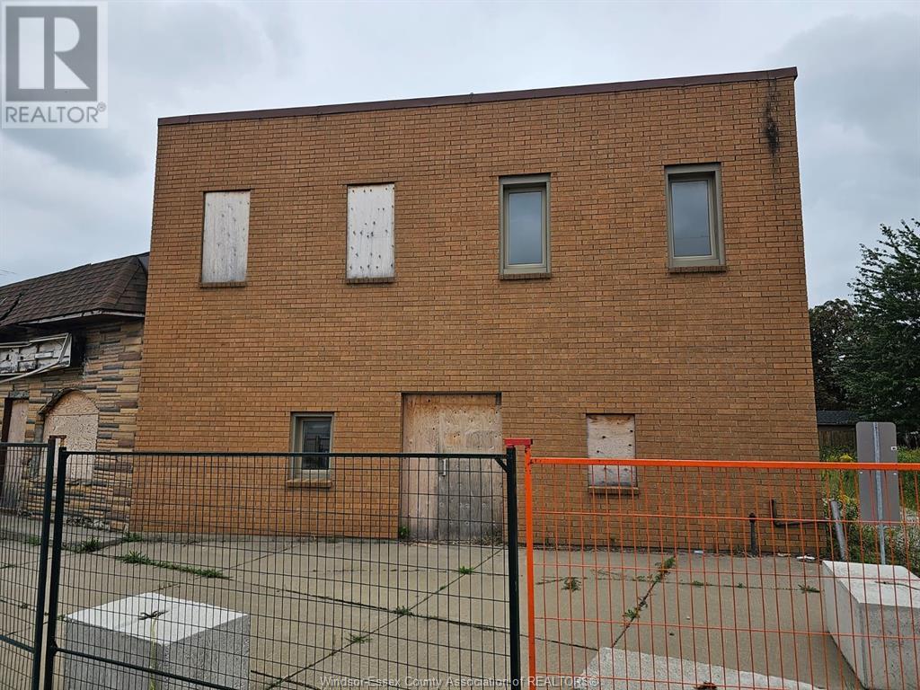 24 ERIE STREET North