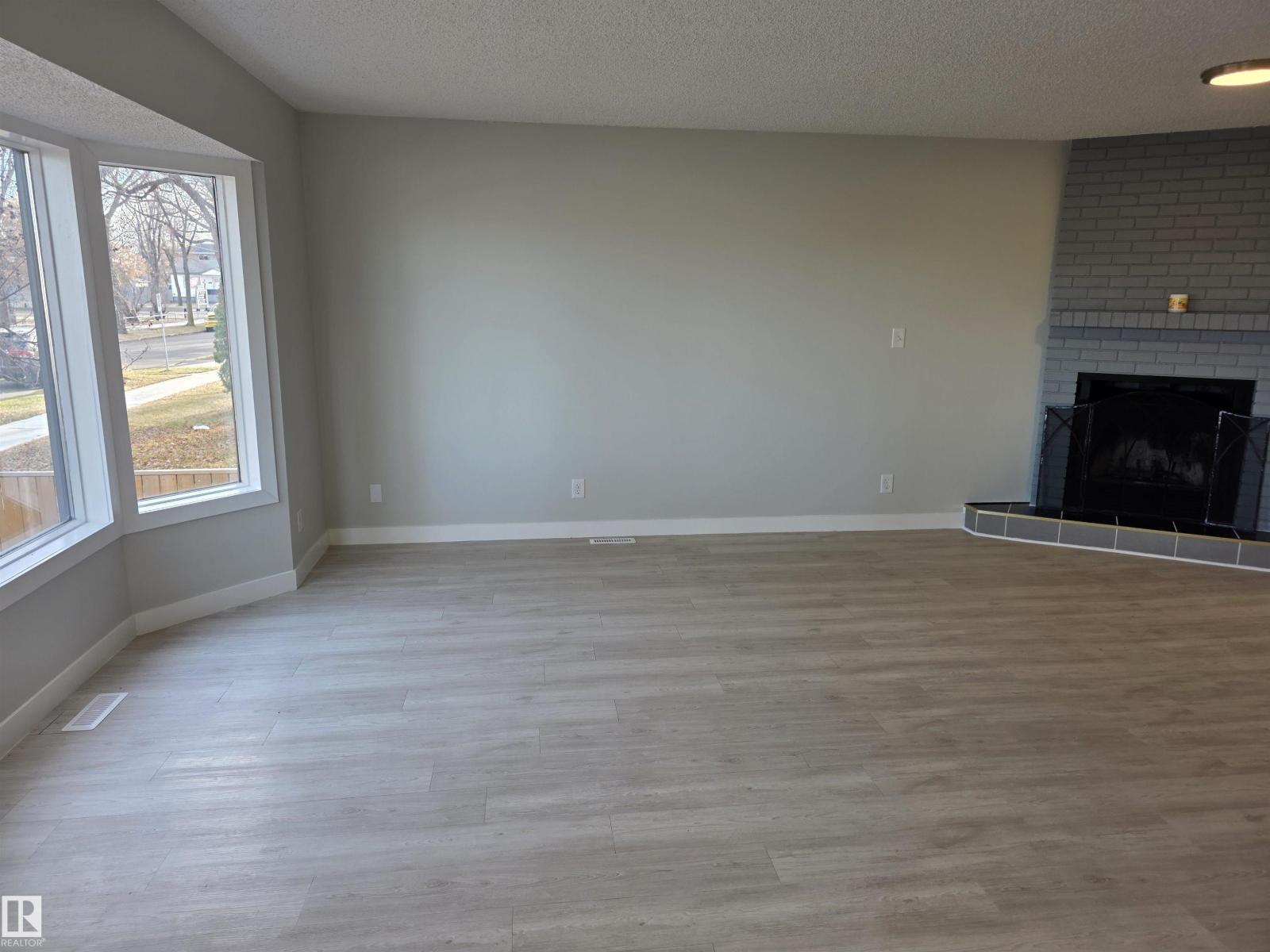 12430 85 ST NW
