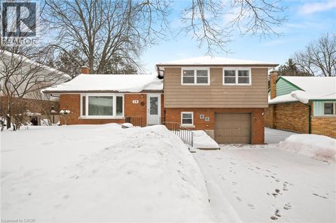19 PERKELL Place Kitchener ON N2B1J3