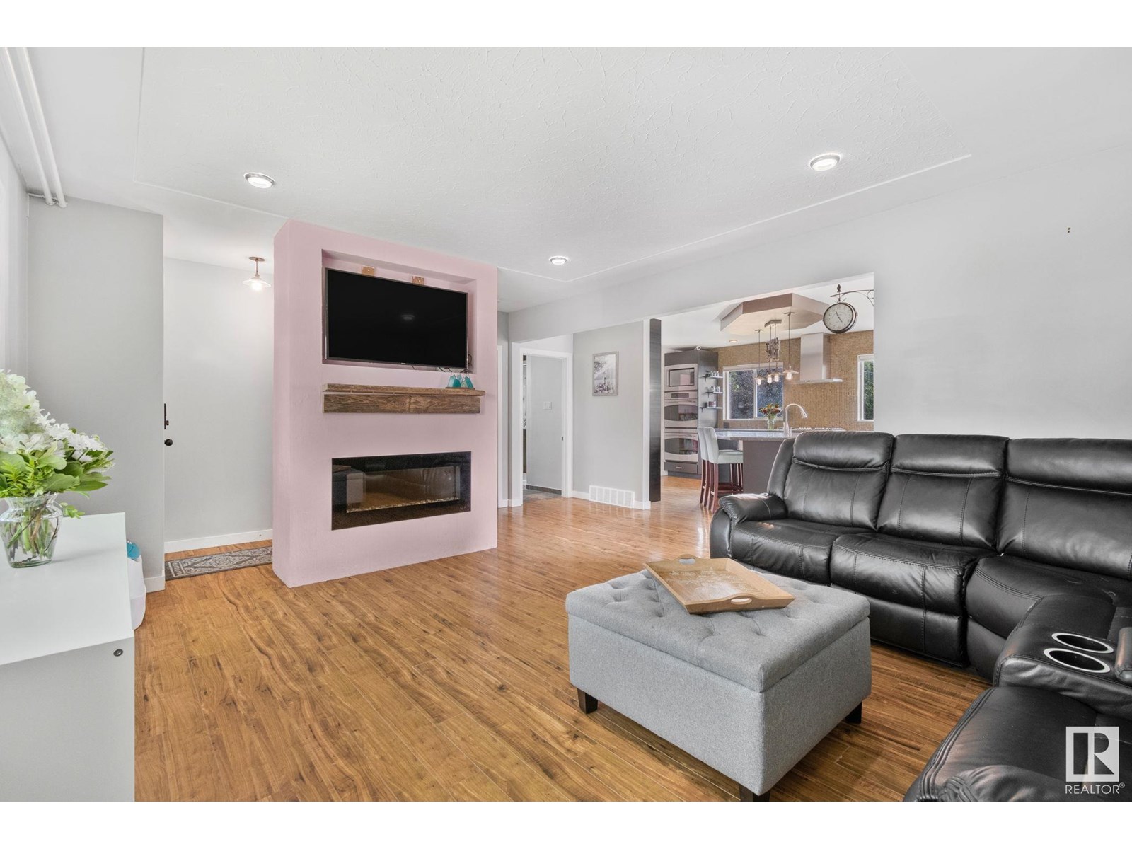 3613 113 AV NW