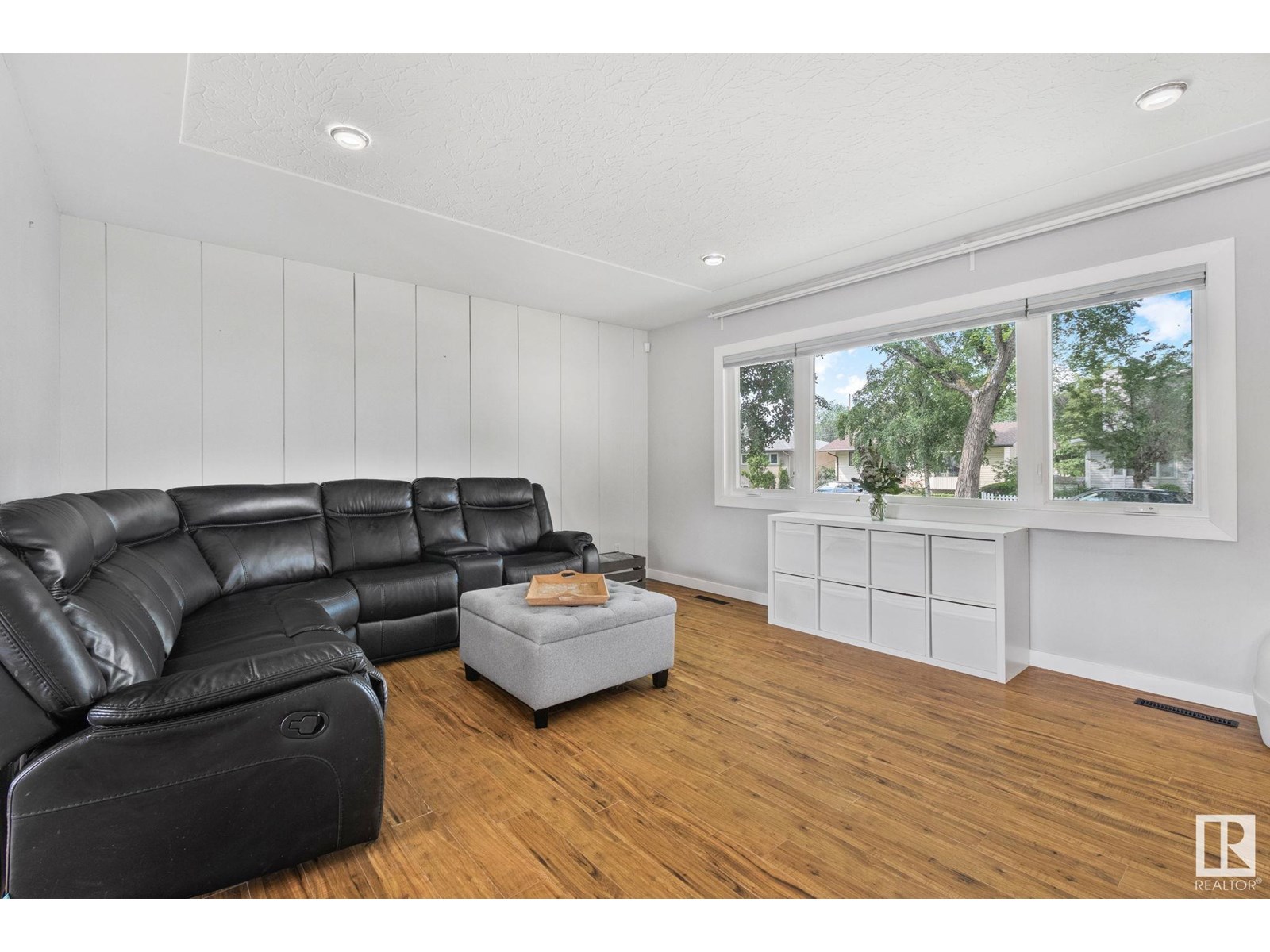3613 113 AV NW