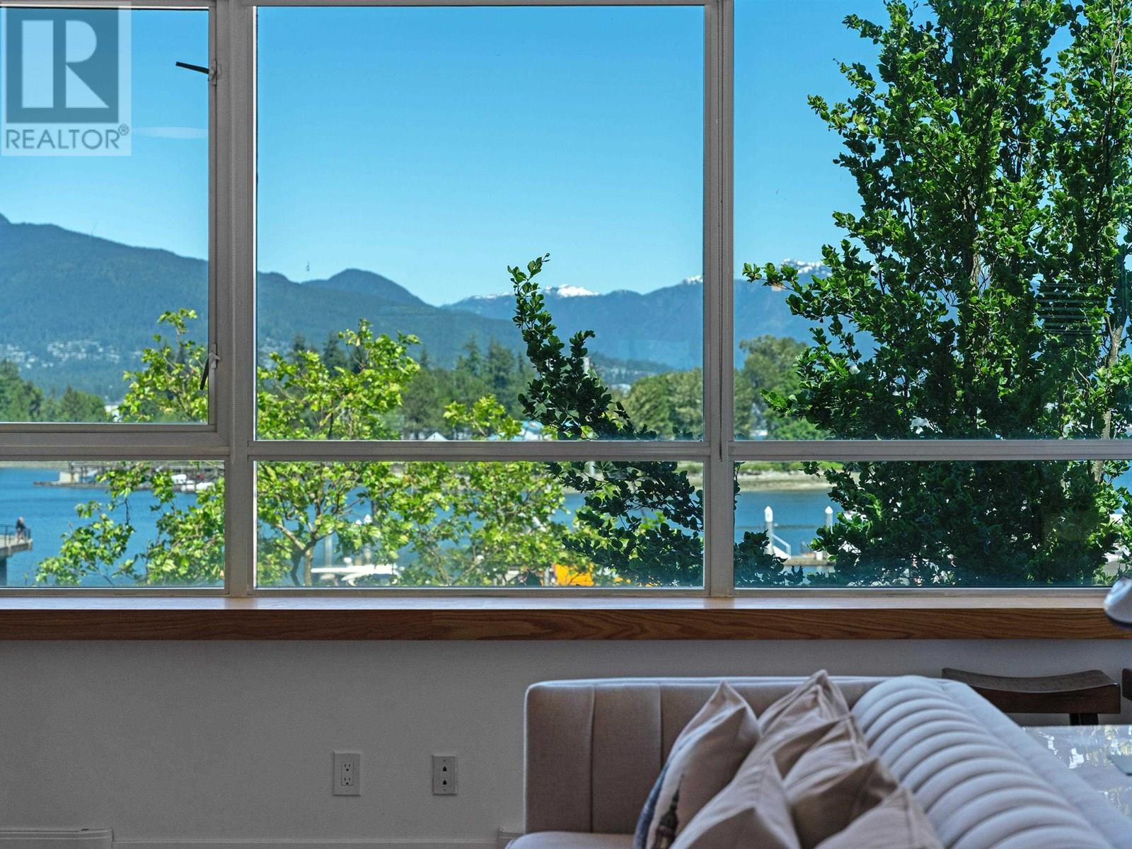 L302 1550 COAL HARBOUR QUAY