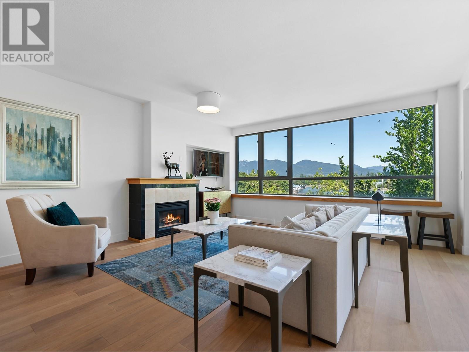 L302 1550 COAL HARBOUR QUAY