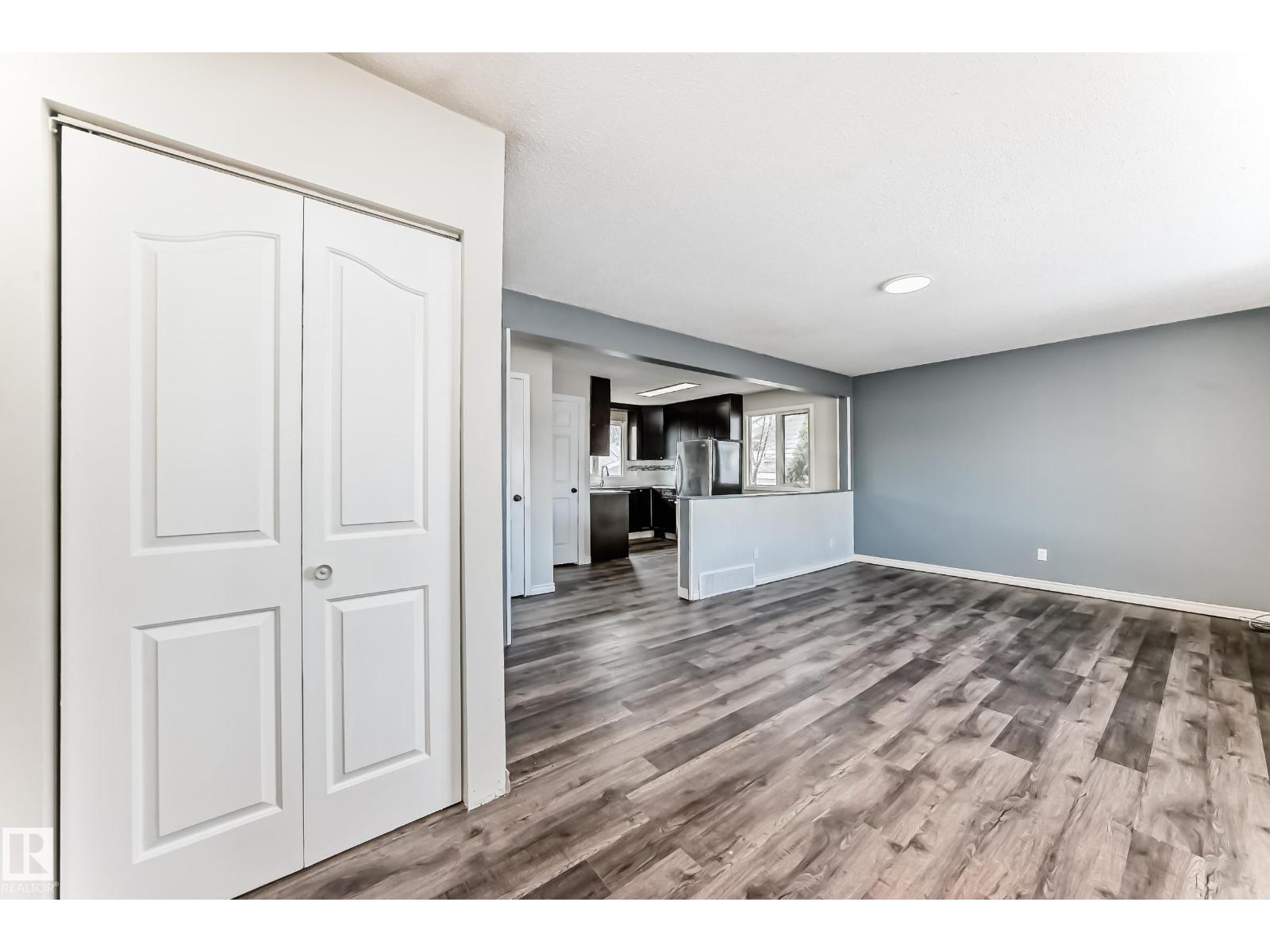 8615 42A AV NW
