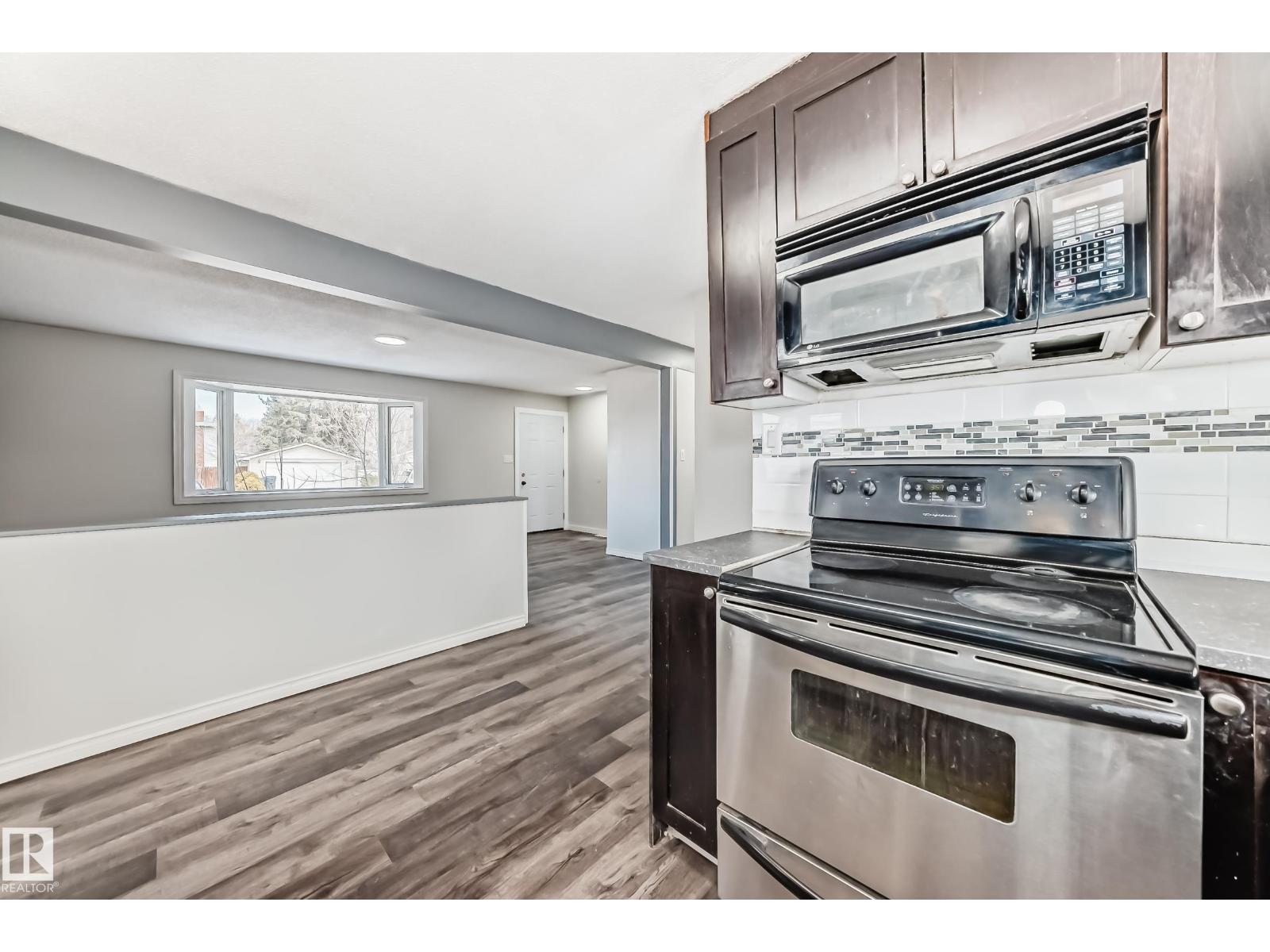 8615 42A AV NW