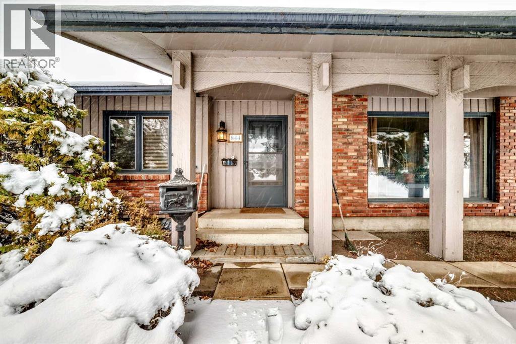 844 Lake Ontario Drive SE