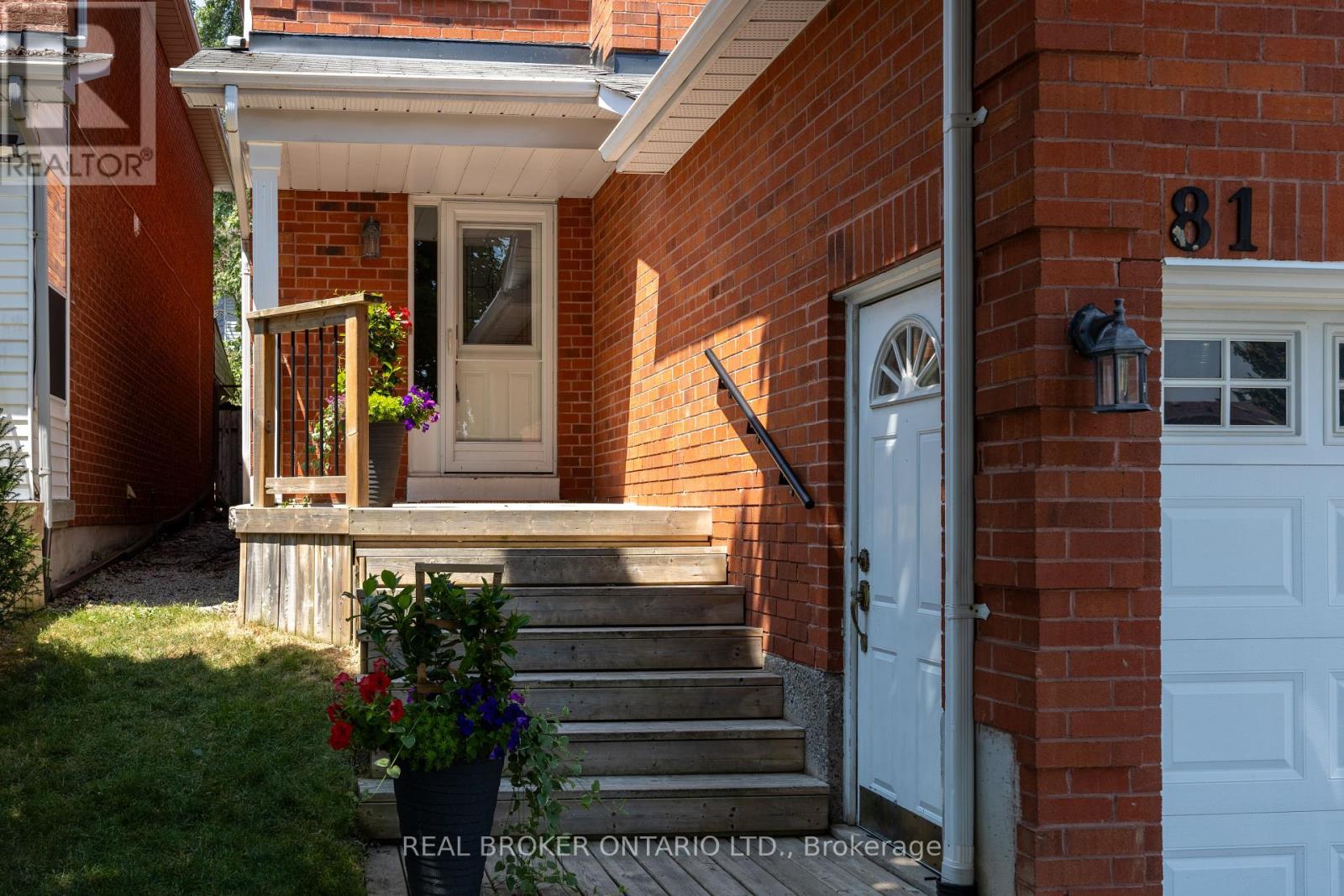 81 MCCRIMMON CRESCENT