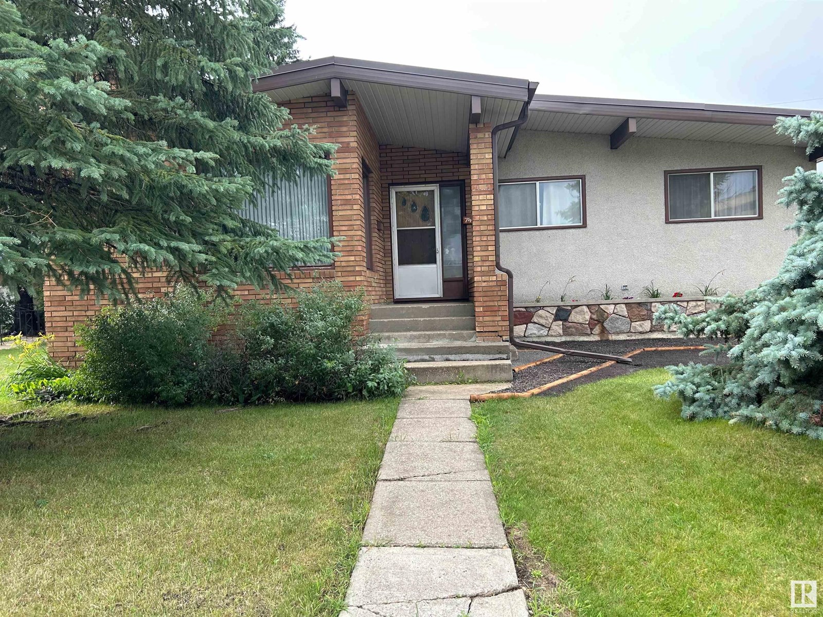 7407 88 AV NW