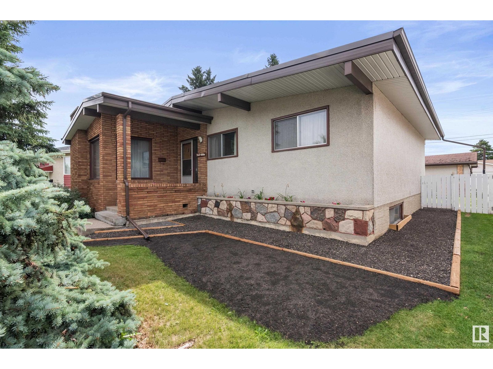 7407 88 AV NW