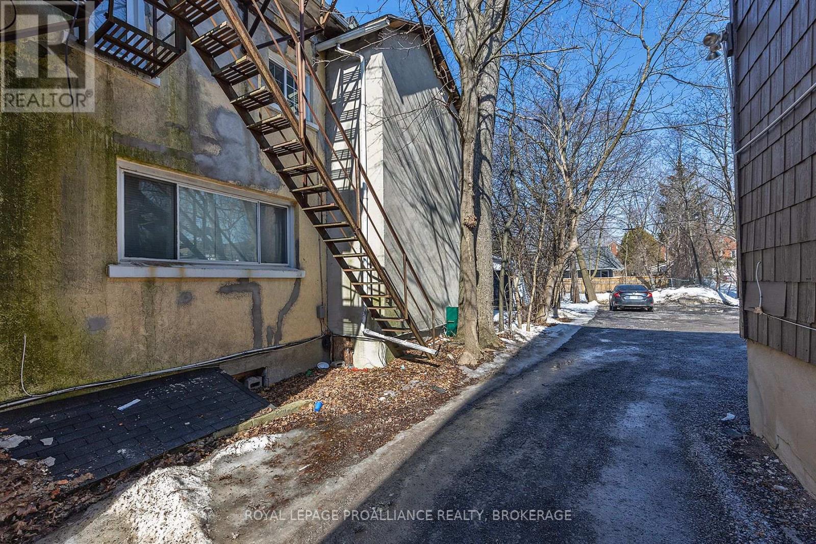 521 JOHNSON STREET
