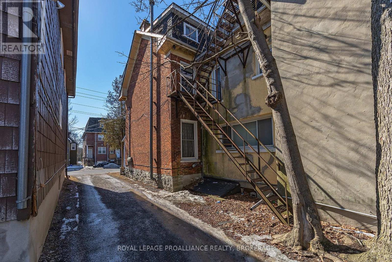 521 JOHNSON STREET
