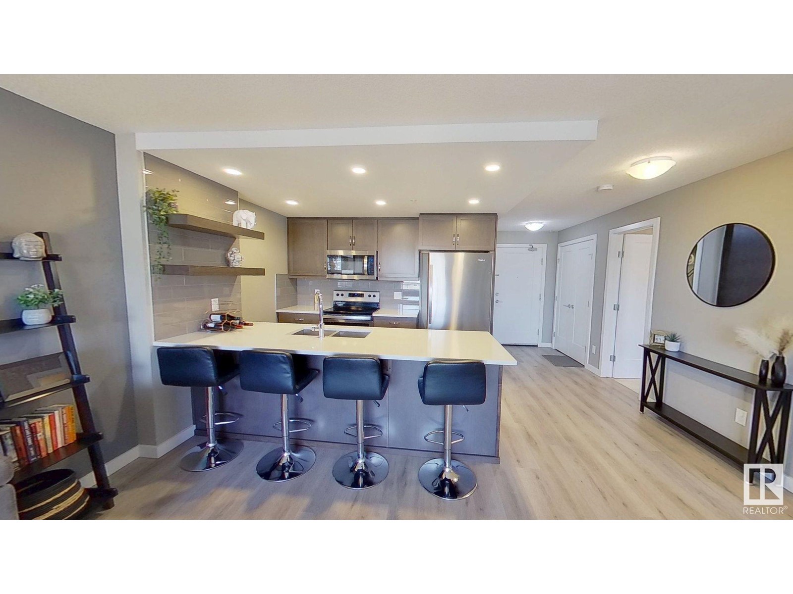 #338 5504 SCHONSEE DR NW