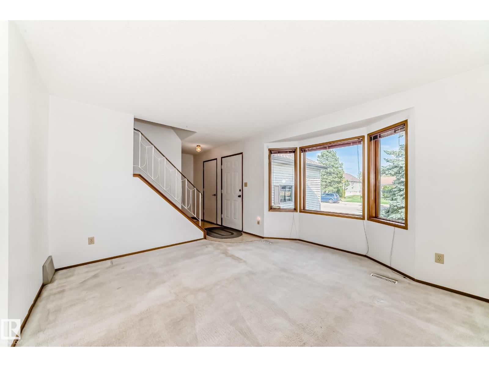 9528 189 ST NW