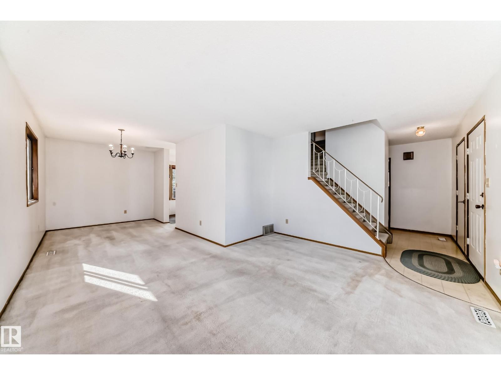 9528 189 ST NW