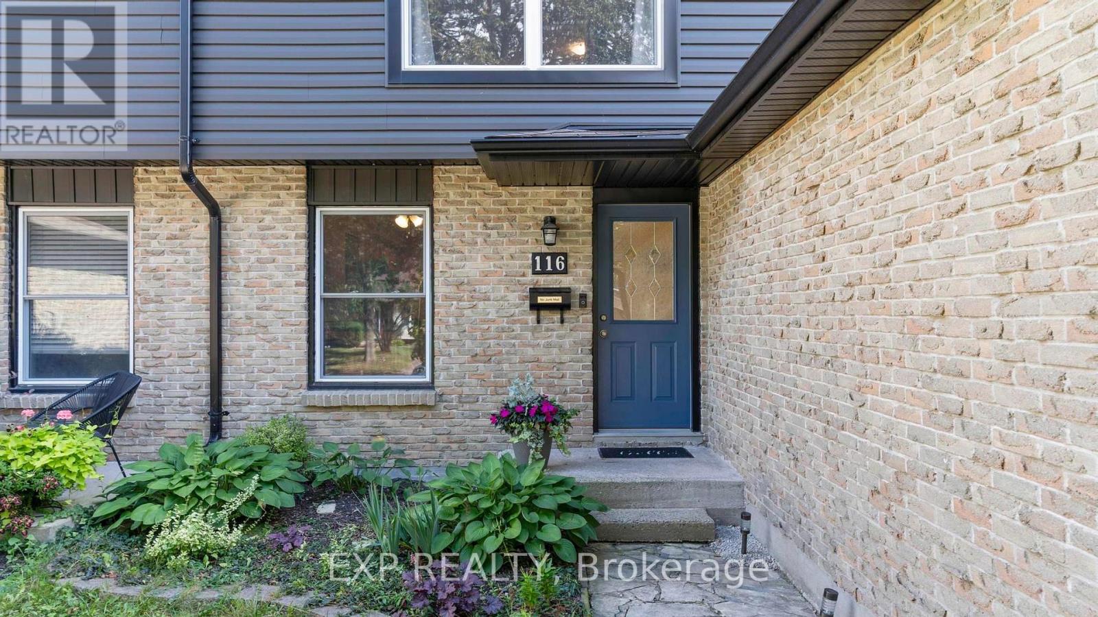 116 GLENROY CRESCENT