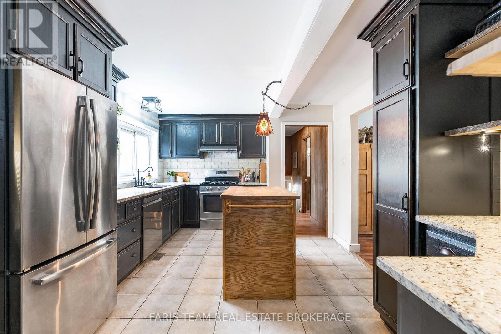 1983 HORSESHOE VALLEY ROAD W